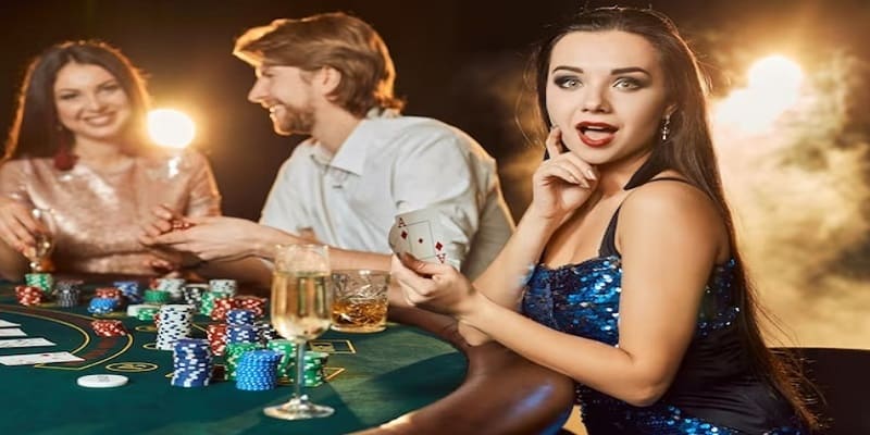 Lý do nên chơi Poker với bạn bè